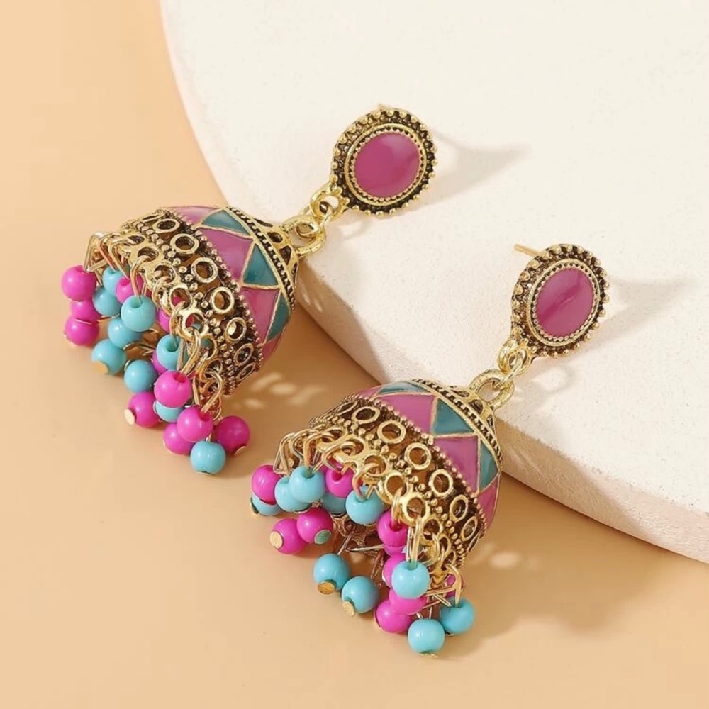 EARRINGS NWOT - Picture 2 of 5
